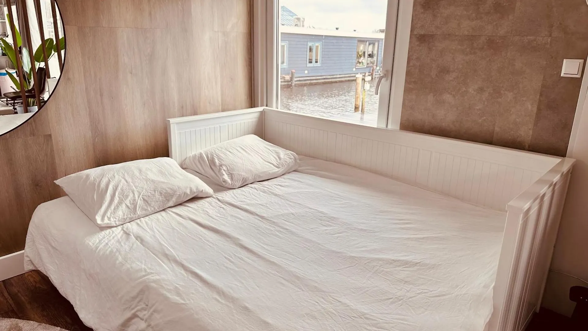 Amsterdam Boathouse Apartment Aalsmeer